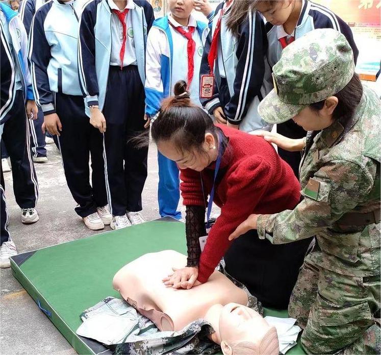 守护生命 ，“救”在身边——记海师附小急救护理知识培训
