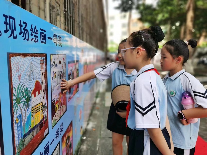 我校开展庆“六·一”现场绘画、书法比赛