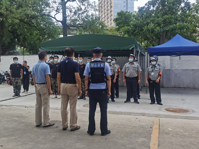 海口市琼山中介派出所张警官到我校对校警进行正规培训